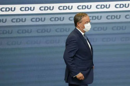 Laschet già abbandonato da Soeder e dalla sua Cdu. Scholz spera nel semaforo