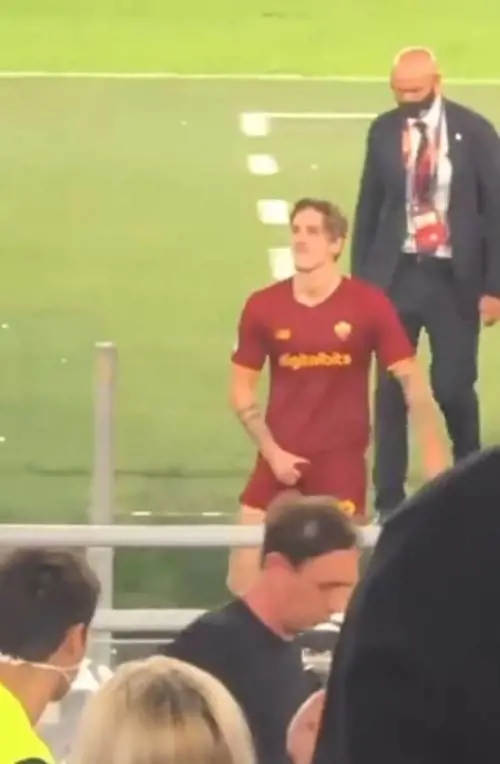 Il gestaccio di Zaniolo ai tifosi laziali: ecco cosa è successo