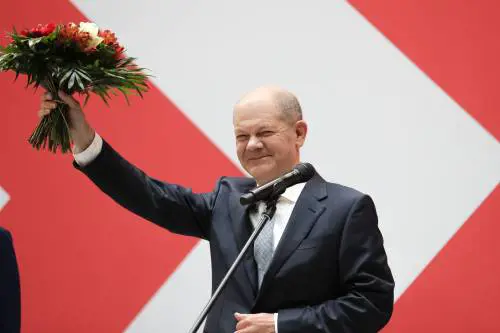 Scholz il rosso scalpita. Verdi-Fdp: via al dialogo. Ma Laschet spera ancora