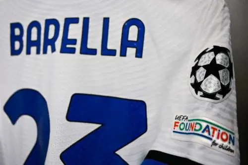 L'Uefa impone all'Inter di cambiare maglia: via il biscione. Ecco perché
