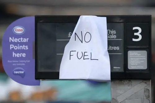 La Brexit lascia Londra senza benzina. "Militari alla guida delle autocisterne"