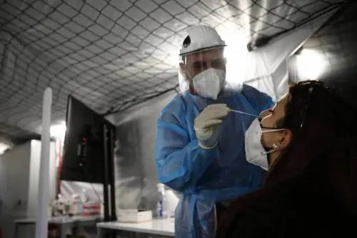 La scelta del Veneto: tamponi vietati ai no vax