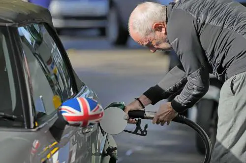 Londra schiera i soldati ma la Brexit tiene fuori 5mila camionisti dell'Ue