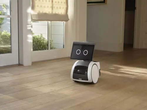 Alexa? Ora ti segue per casa: arriva Astro