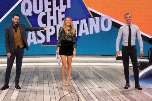 Parte "Quelli che il lunedì" in prima serata: Luca e Paolo (con Mia) giocano sull'attualità