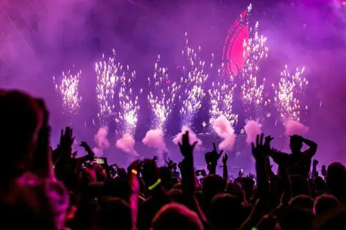 Positivo al Covid va a una festa: rischia il carcere