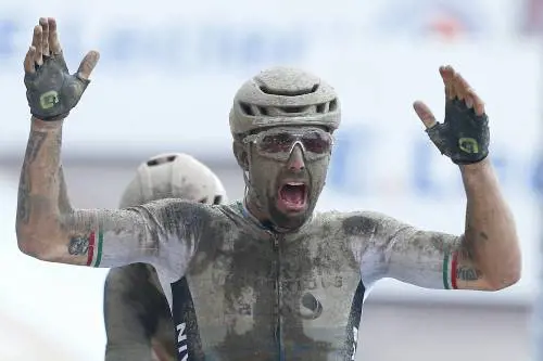 Colbrelli, un campione anche di stile, Dal pugno in faccia alla carezza a Moscon