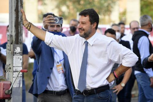 Salvini cerca le talpe sull'affaire Morisi. E alza ancora il tiro sulla Lamorgese