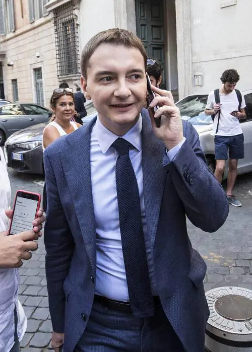 La droga dello stupro non era di Morisi. La verità nella chat: "Ti portiamo anche G"