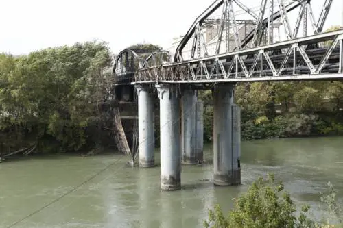 La sorpresa del Papa e l'eccidio delle partigiane. E quella passerella resa celebre anche da Totò