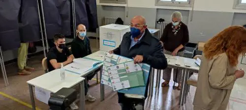 E Bernardo si rilassa tra "007" e famiglia. "Un voto per cambiare"