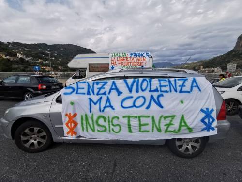 Corteo no pass italo francese alla barriera dell'A10 di Ventimiglia