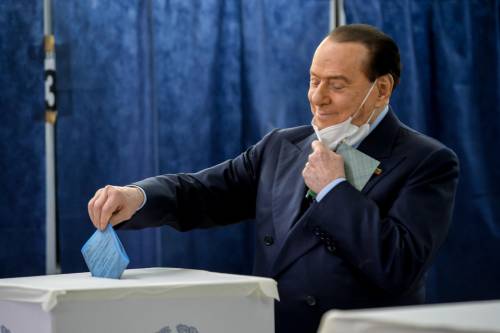 Silvio Berlusconi: "Unità nazionale temporanea. A Draghi un ruolo anche dopo il 2023"