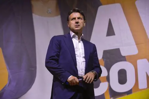 M5s, tutti contro Conte che frena sui ballottaggi. Bruciati 500mila voti