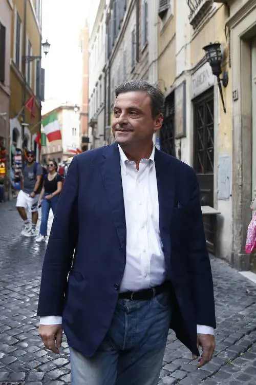 Contro i 5S, anzi no: le "alleanze variabili" di Calenda