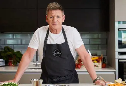 "La cucina greca meglio di quella italiana". Bufera su Gordon Ramsay
