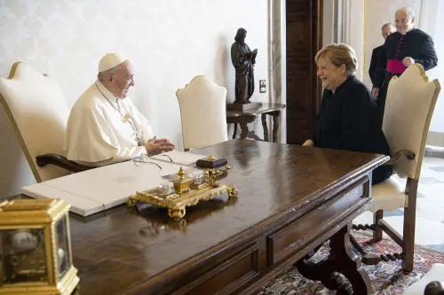 Ma l'"Arrivederci" è per il Papa "Battiamoci insieme sul clima"