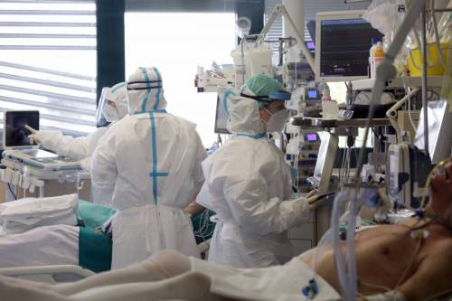 Ospedali sotto pressione  tra Covid e altre patologie