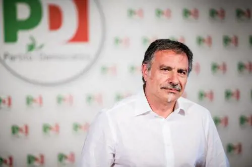 "Renzi e Calenda non hanno forza di porre aut-aut. Avanti con M5S"