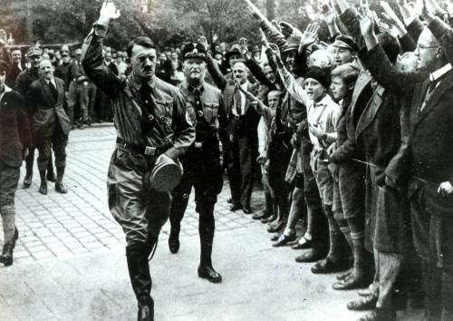Spia, esoterista e scrittrice: chi era davvero la "musa" del neonazismo