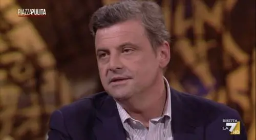 "Questo è un pippozzo", "Sono una signora": scontro tra Calenda e la sardina