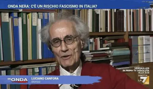 "Con i porti...", "Ignorante": scontro duro Salvini-Canfora