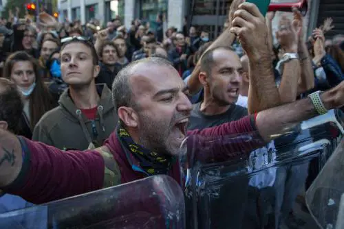 Torna la protesta No Vax: è allarme per i "lupi solitari"