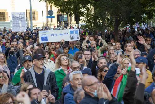Lo storico gela la sinistra: "Fascisti? Vi dico chi c'era davvero in piazza"
