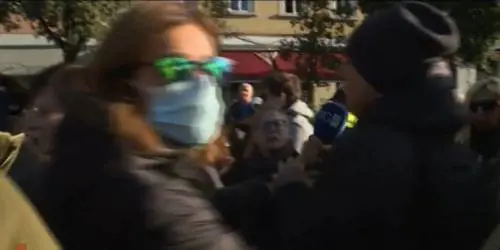Giù le mani dai giornalisti, i rischi della piazza no pass