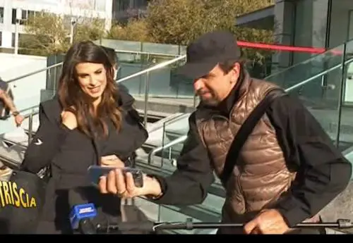 La Canalis gela Staffelli: "Io e Fedez? Chiediamo a mia madre..."