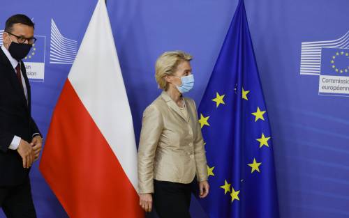 Ora è "guerra diplomatica": l'Europa mette nel mirino la Polonia