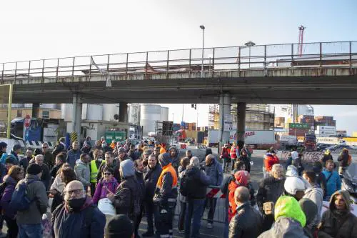 I camalli di Genova contro il Green pass