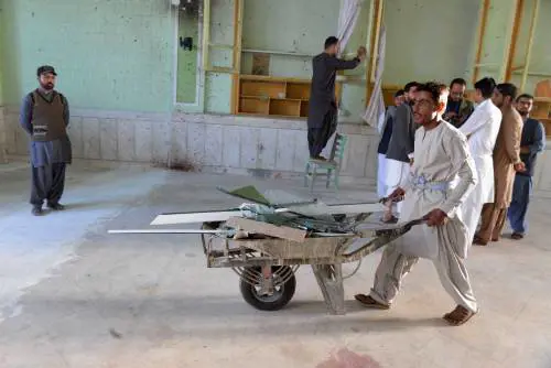 Attacco alla roccaforte talebana Kandahar. Kamikaze nella moschea sciita: 50 morti