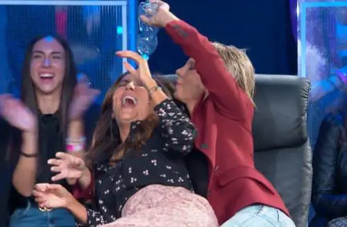 "Vendetta, che fi...", gavettone in studio per Maria De Filippi