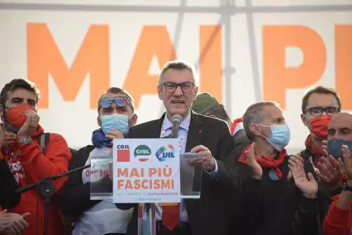 Il paradosso di Landini: combatte per i giovani ma si tiene il posto per evitare la pensione