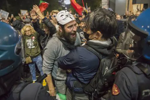 "Guerriglia urbana", la strategia del corteo di 80 anarchici lombardi