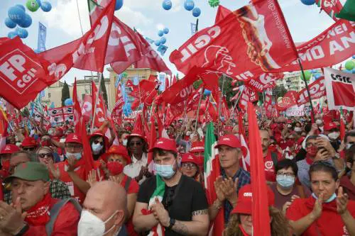 Sindacati (divisi) contro la manovra: ecco quando faranno sciopero