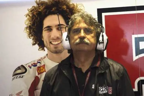 "Sic, manchi come l'aria...". La lettera commovente di papà Simoncelli