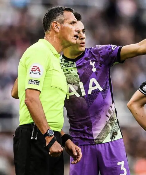 I calciatori salvano  il tifoso colpito da infarto