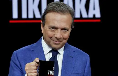 "Reddito calato, tagliate l'assegno...". E Chiambretti cita l'ex compagna