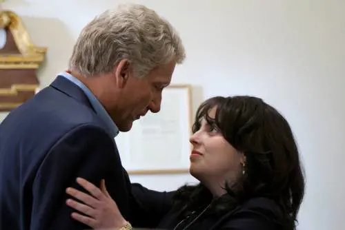 American Crime Story: Impeachment, lo scandalo sessuale che ha travolto Bill Clinton