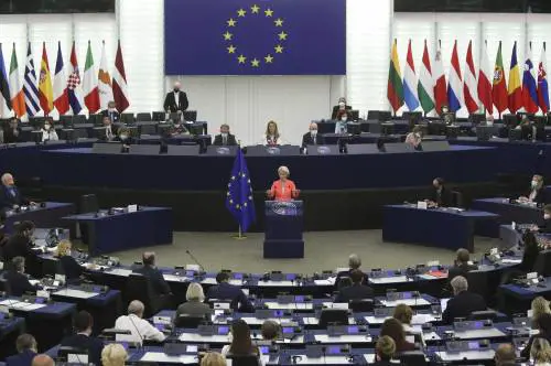 Alta tensione tra Ue e Polonia. Von der Leyen: "Stop ai fondi". Varsavia: "Come il terzo Reich"