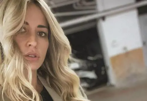 "Spera che a mio figlio torni il cancro": la rabbia della Santarelli