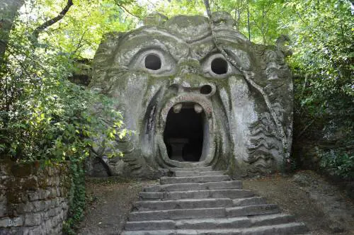 Bomarzo, nel Parco dei Mostri tra indovinelli impossibili