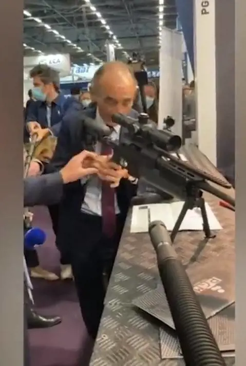 "Fucile contro i giornalisti". È bufera su Zemmour