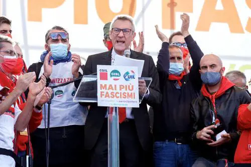 "I femminicidi? Colpa della proprietà privata". La frase choc di Landini