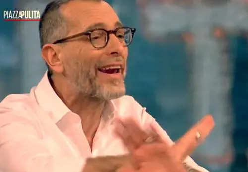 "Ti fa il buco con la tuta militare...". Ed è polemica su Formigli