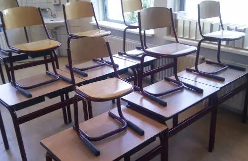 "Ostaggio di una maestra": genitori contro l'insegnante no pass