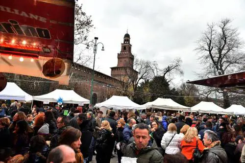 "Basta piazza Castello. Riportiamo gli Oh Bej in Sant'Ambrogio"