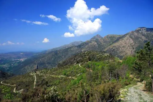 E in Liguria è scontro per il titanio nel parco